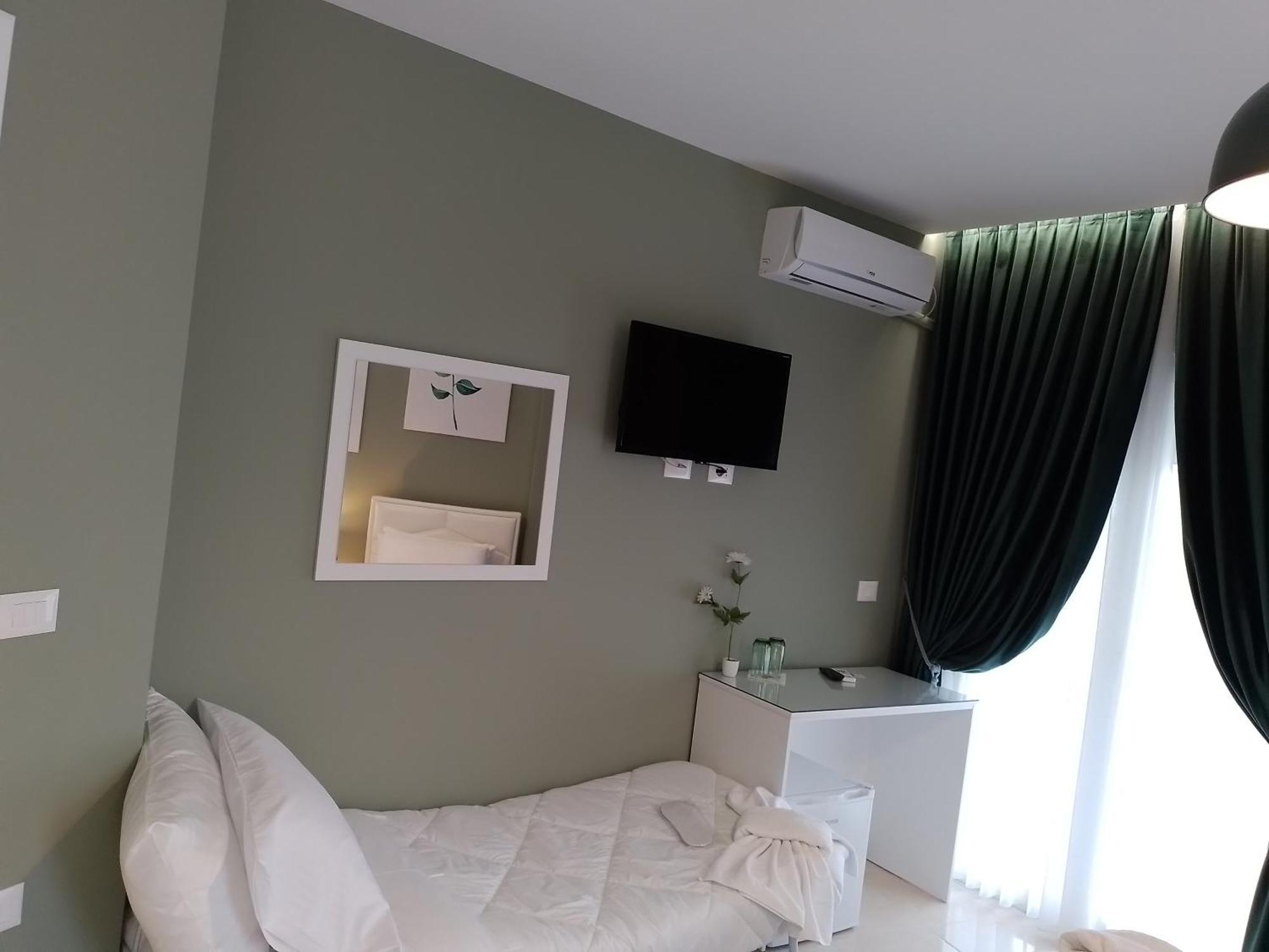 Ajilin Hotel Rooms Korce Habitación foto