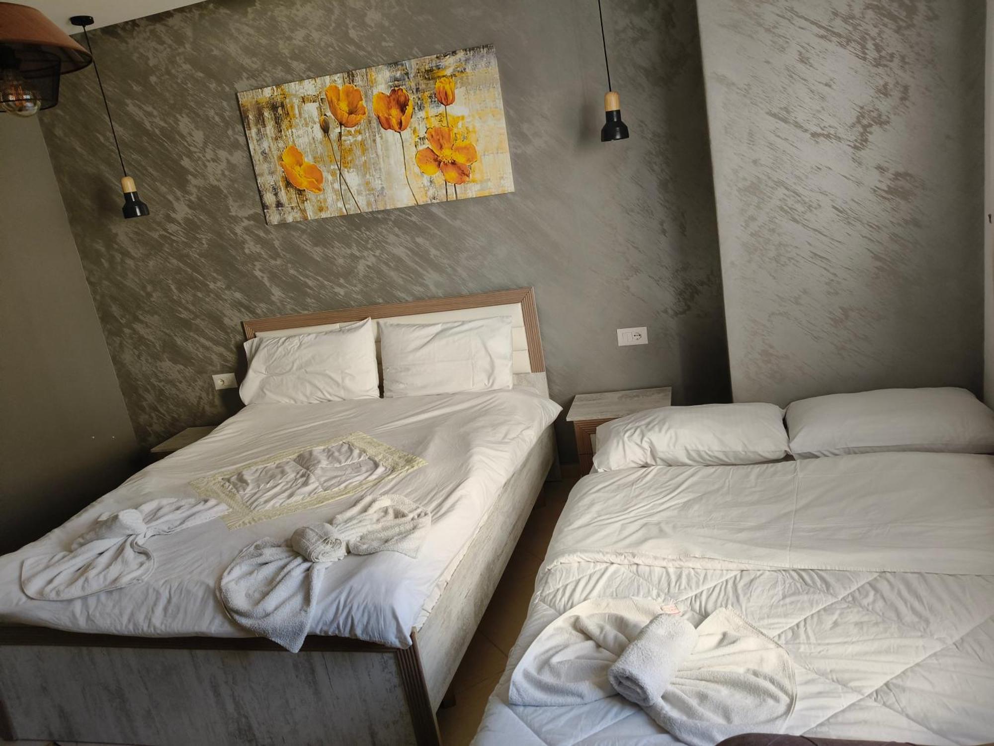Ajilin Hotel Rooms Korce Habitación foto