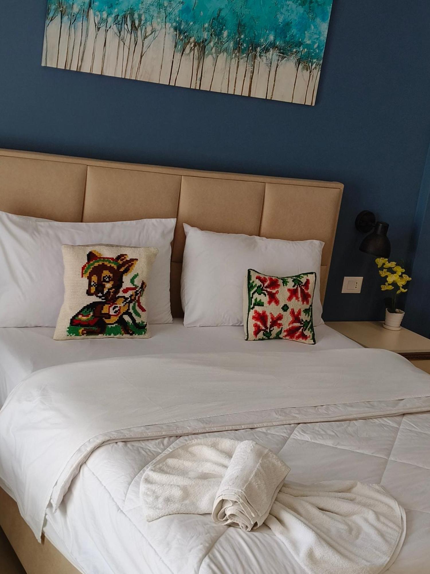 Ajilin Hotel Rooms Korce Habitación foto
