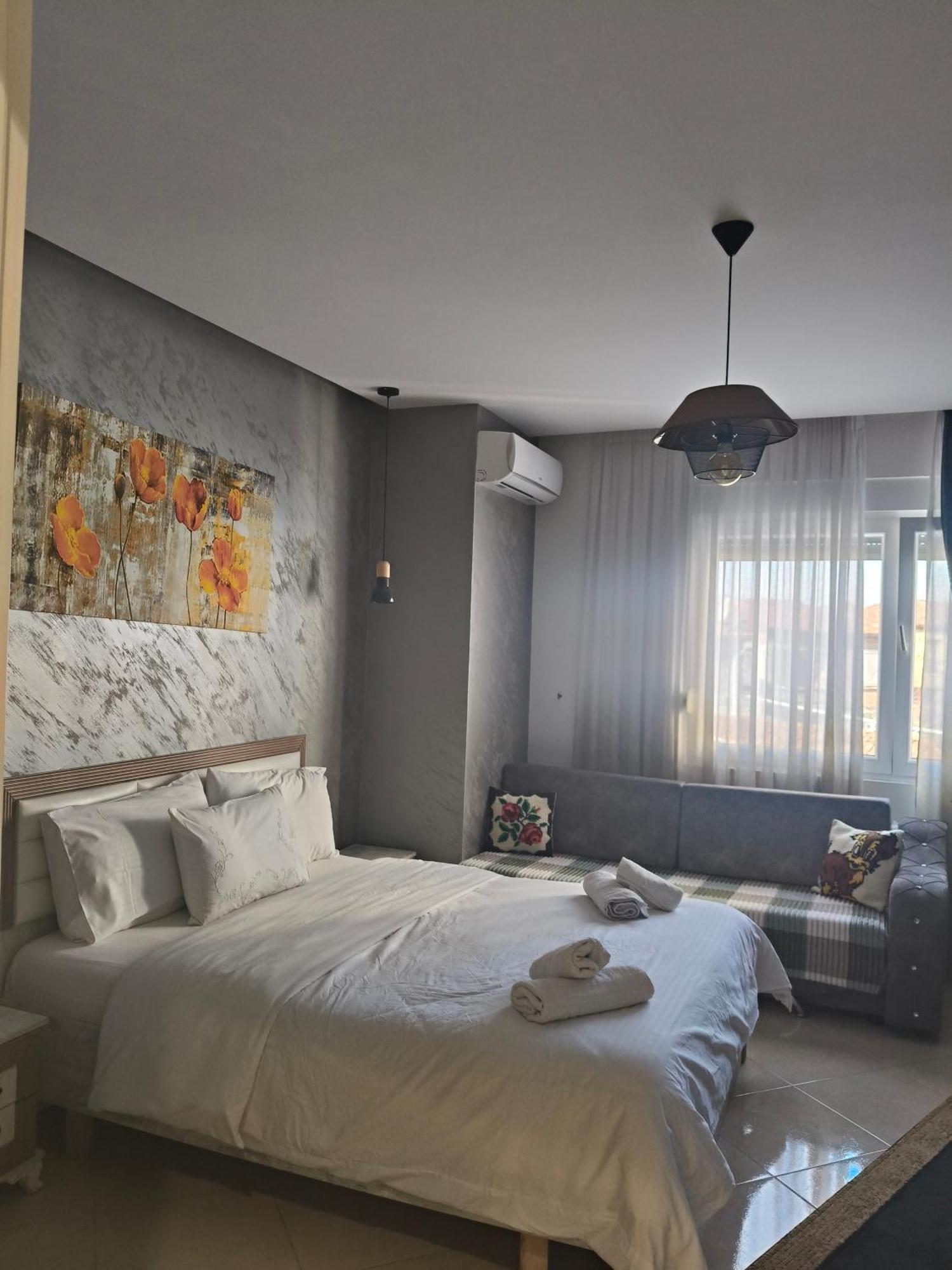 Ajilin Hotel Rooms Korce Habitación foto