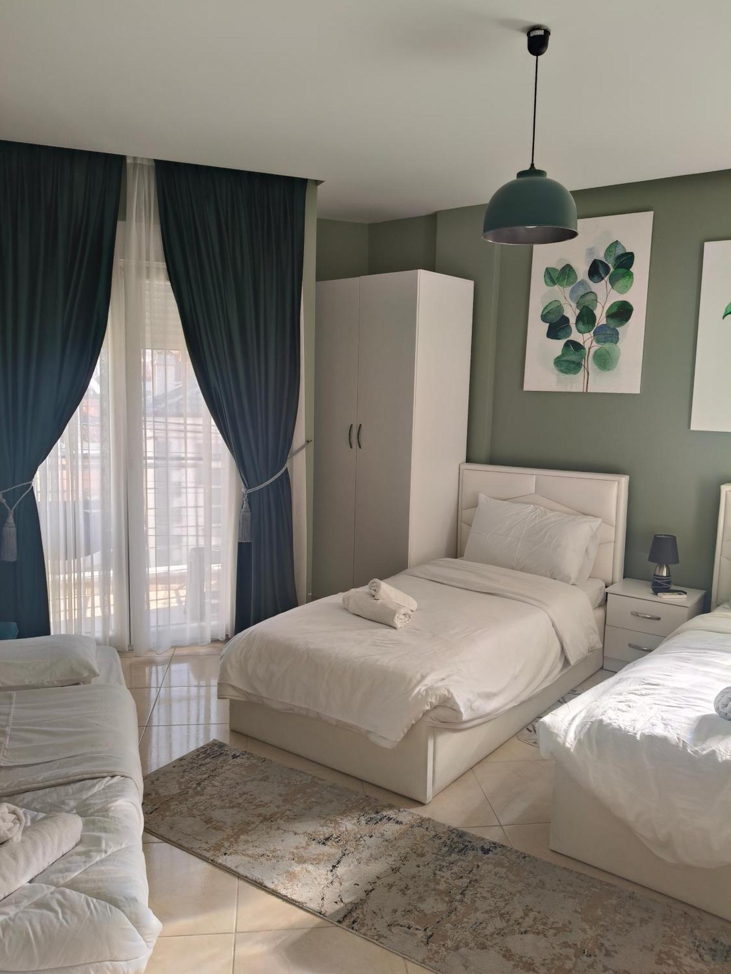 Ajilin Hotel Rooms Korce Habitación foto
